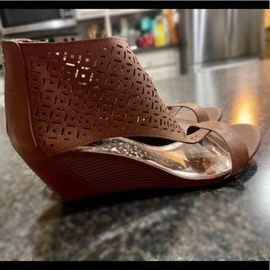 Madden Girl Wedge Sandel!